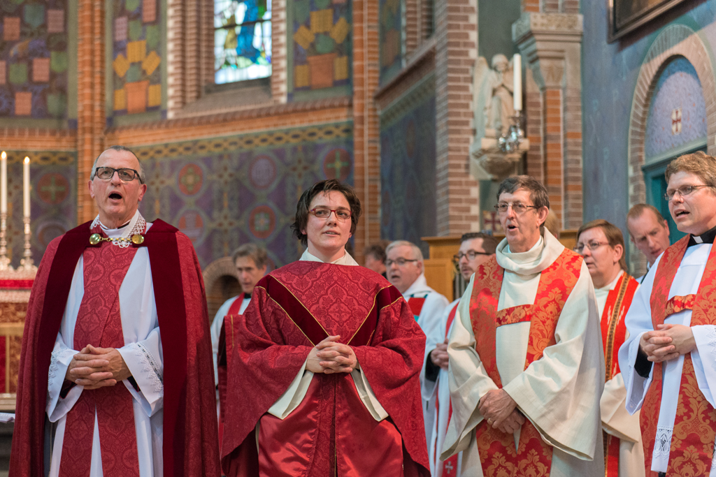 Helen Gaasbeek Priester Gewijd Oud Katholieke Kerk Van Nederland 